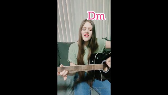 Flowers - Miley Cyrus (Acoustic Guitar Cover) | with chords 🎸🎵 súper fácil! смотреть онлайн