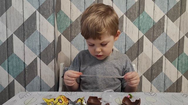Яйцо с сюрпризом. Распаковка яйца Chupa Chups 3 кота 2022.07.31 смотреть онлайн