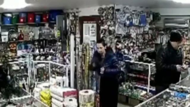 Кража галош попала на видео в пятигорском магазине смотреть онлайн