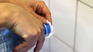 Как и чем убрать супер клей момент с пальцев  рук в домашних условиях