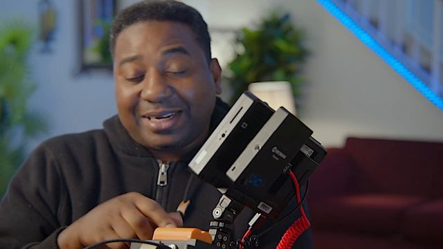 MOMAN MATRIX 600S SDI & HDMI TRANSMITTER & RECEIVER, WITH URSA MINI PRO 12K смотреть онлайн