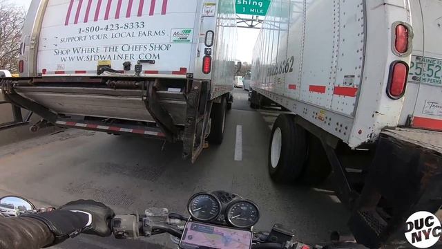 Sidewalk Hooliganism, 18 Wheeler BQE Crash and SPEEDY SPEEDY - Ducati NYC Vlog v1615 смотреть онлайн