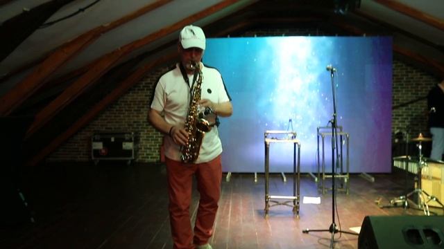 Саксофон. Елисейские поля смотреть онлайн