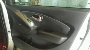 Замена штатных динамиков в Hyundai IX35 на DL Audio Barracuda 165