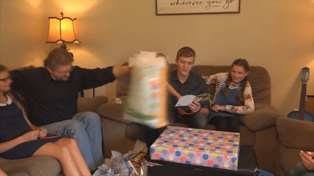 Один сыночек и 8 дочек. День рождения Вовы 16 лет. Многодетная Семья Савченко Жизнь в Америке смотреть онлайн