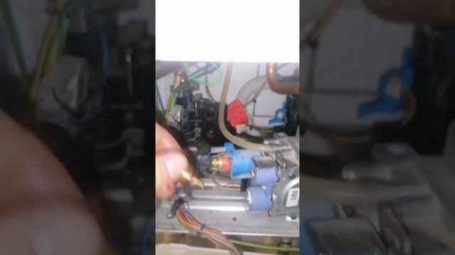 Котел Бош (Bosch 6000), нет горячей воды, замена датчика нтс(ntc). смотреть онлайн