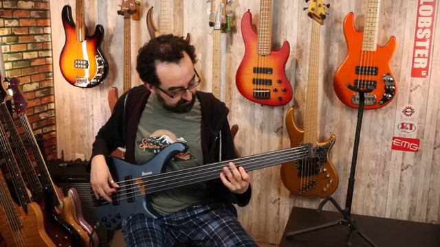 Ibanez EHB1005F Fretless Headless 5 String Bass - The F Also Stands for Fun! - LowEndLobster Review смотреть онлайн