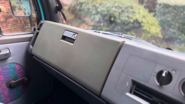 A true classic, Mercedes 814D walkaround, and a quick drive! смотреть онлайн