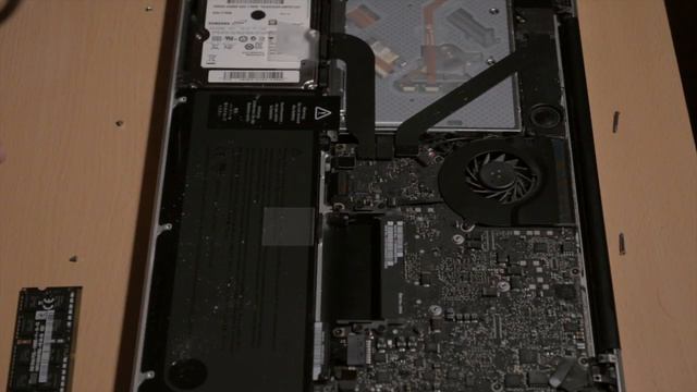 How to update your RAM in a Mid-2012 MacBook Pro смотреть онлайн