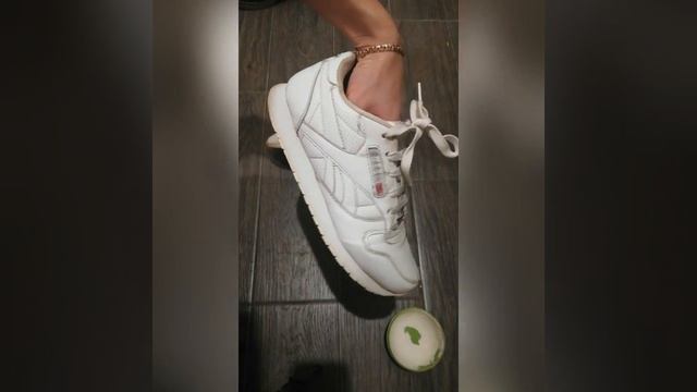 Как пастой мистик помыть белые кроссовки. смотреть онлайн