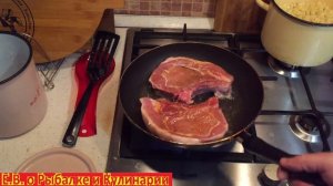 Как замариновать и пожарить вкусный домашний стейк из свиной корейки дома,повар раскроет все секрет