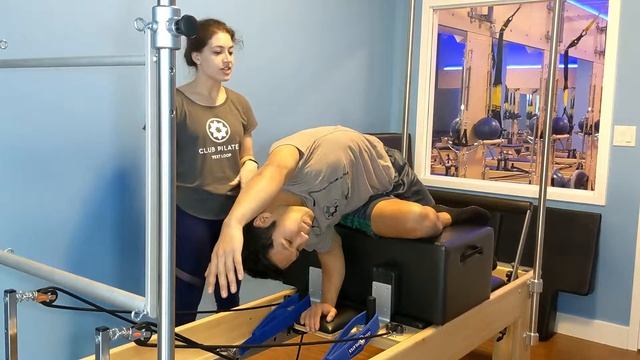 Club Pilates Studio Experience - Intermediate Level Class - Increased Balance and Coordination! смотреть онлайн