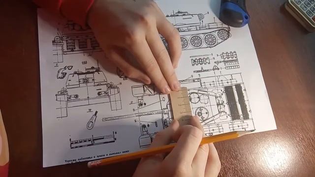 ИЗГОТОВЛЕНИЕ КОРПУСА И КРЫЛЬЕВ ТАНКА Т-44 ИЗ КАРТОНА. (МАСШТАБ 1/72) смотреть онлайн