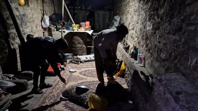 A family that took refuge in a house is kicked out by the owner of the house#shelall смотреть онлайн