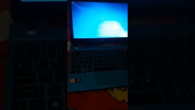 Acer Aspire One 725 Startup