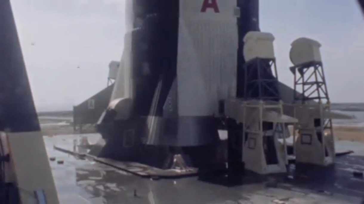 Apollo II (launch umbilical tower) смотреть онлайн