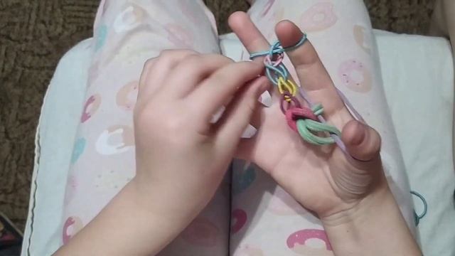 Как сплести браслет из резинок для волос смотреть онлайн