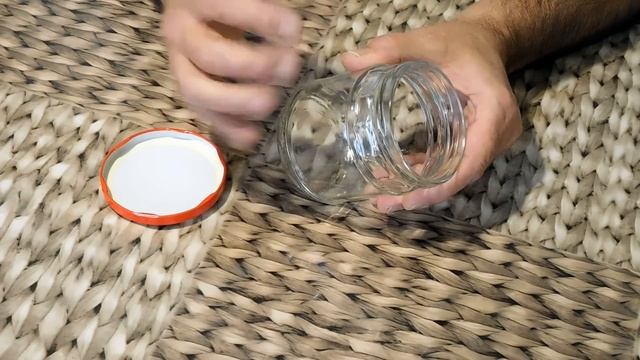 Как за 5 секунд открыть любую банку с закручивающейся крышкой только руками смотреть онлайн
