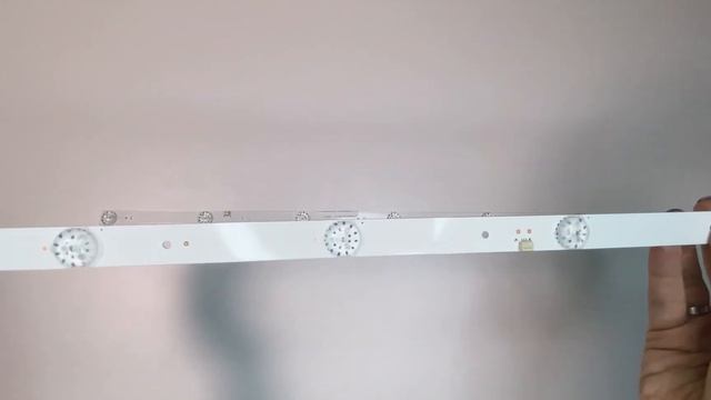 CC02320D562V04 Светодиодная подсветка для телевизоров 32", CC02320D562V08, 562 мм (комплект, 2 шт). смотреть онлайн