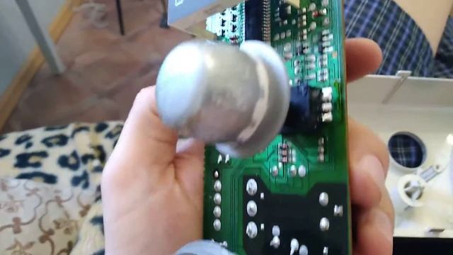 Чиним регулятор времени приготовления (крутилку) на микроволновке смотреть онлайн