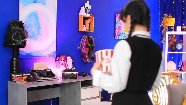 Уэнсдей Аддамс удочерили Mommy Long Legs и Daddy Long Legs! смотреть онлайн