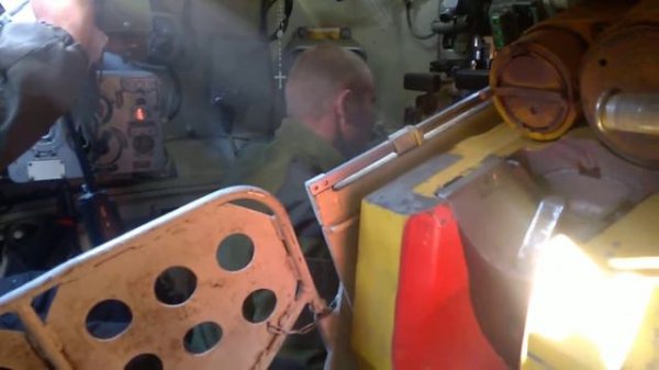 Работа САУ 2с1, вистрел внутри