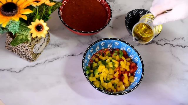 ب اربع كاسات طحين اعملت ٢٧ قطعة بيتزا💪 كب كيك بيتزا باسهل وأطيب وصفه Pizza cupcake смотреть онлайн