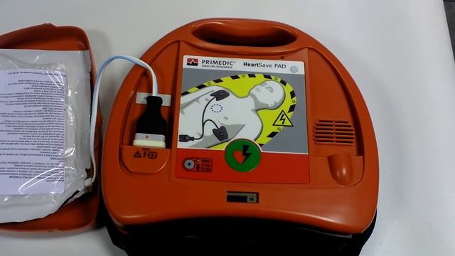 Primedic HeartSave PAD М250 - автоматический наружный бифазный дефибриллятор | METRAX (Германия) смотреть онлайн