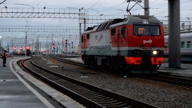 ЭП2К-110 на станции Новосибирск-Главный смотреть онлайн