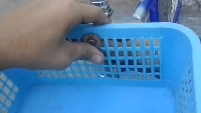 Как сделать карзину на велик!!! смотреть онлайн