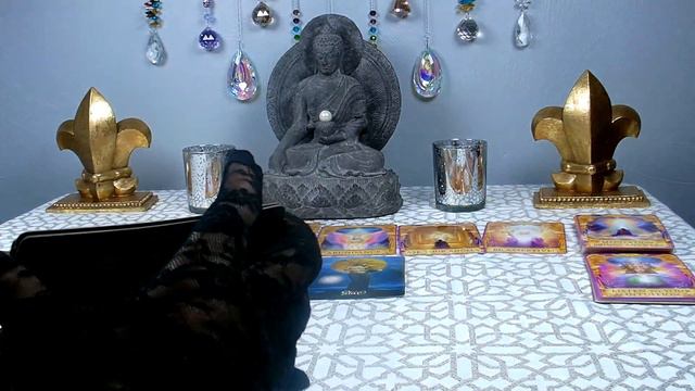 Таро прогноз для Скорпионов на апель - Солнышко светит снова и снова!!!!!! смотреть онлайн