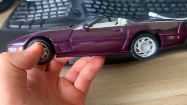 Обзор модели Chevrolet Corvette 1995 от Welly смотреть онлайн