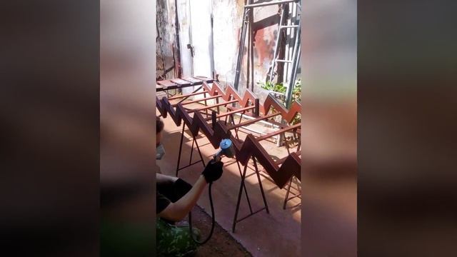 Лестница в дом на ломанных косоурах. От сборки до монтажа. Metall stairs. смотреть онлайн