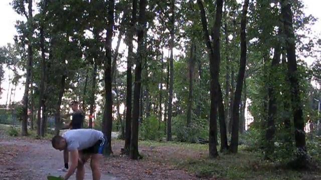 Силовое жонглирование гирей. Бросок через голову 4 оборота 50 раз