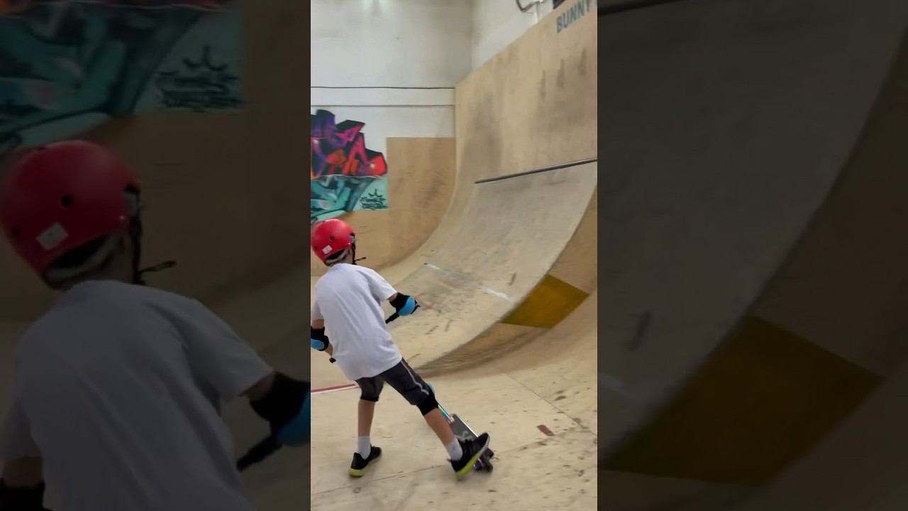 Детский клуб1-я тренировка по трюковому самокату. #крытыйскейтпарк #летнийлагерь смотреть онлайн