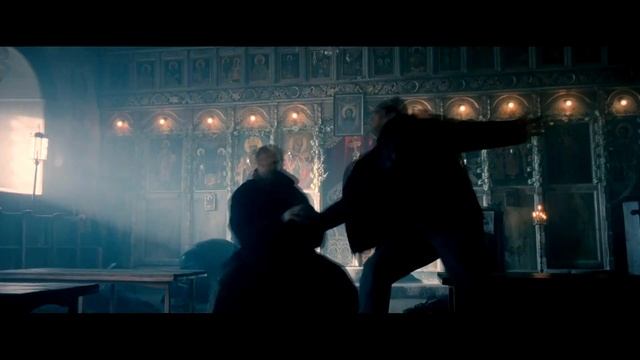 Неудержимые 2/The Expendables 2 Метание ножа смотреть онлайн