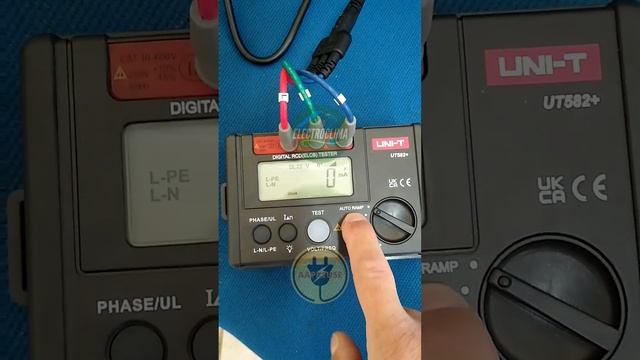 Probador de disyuntores UNI-T смотреть онлайн