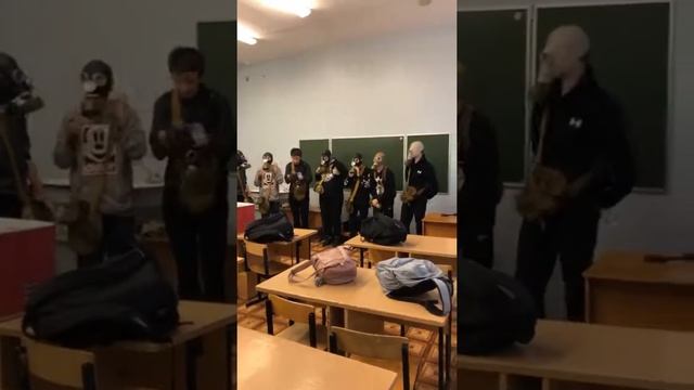 «Надевание противогаза в составе группы» смотреть онлайн