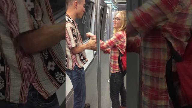 Метро в аэропорту ГонКонга смотреть онлайн