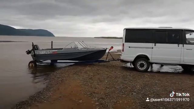 Спуск лодки на воду смотреть онлайн