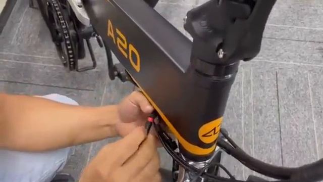 ADO Ebike E10 Unplug the headlight connector&switch instruction смотреть онлайн