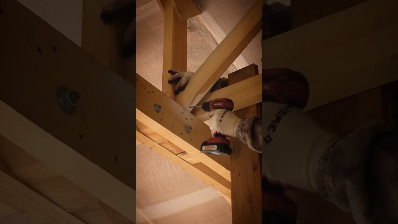 Маленький шуруповерт для больших саморезов. Модель REDVERG RD-S18MBL/U #tools #shorts смотреть онлайн