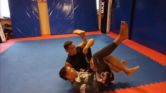 Обучалка. Выход на рычаг колена с клинча. Мма. смотреть онлайн