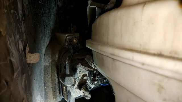 Замена левой лампы ДХО за «2минуты» одной рукой на Emgrand EC7 смотреть онлайн