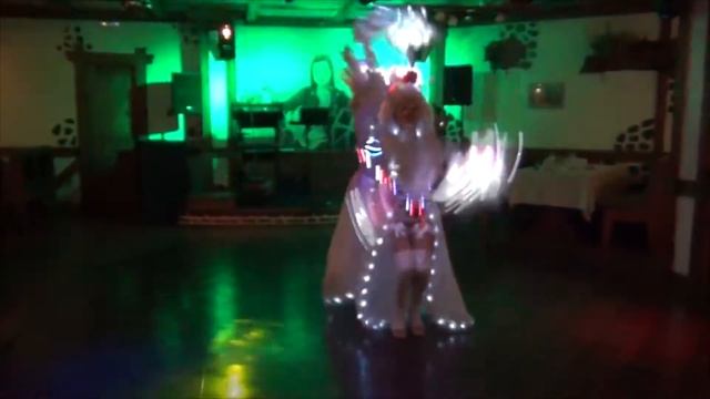 Как красиво открыть свадьбу, День влюбленных? Световое шоу на праздник. смотреть онлайн