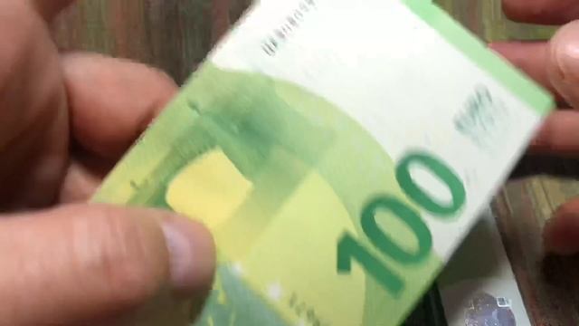 Банкноты 100 евро 2002 года и 2019 года смотреть онлайн