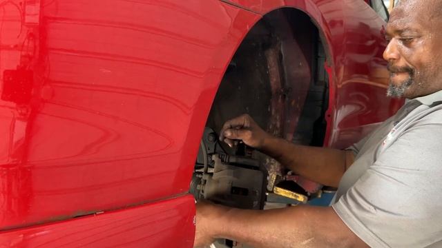 How to change the brakes on an 2004 toyota matrix in 15 minutes смотреть онлайн