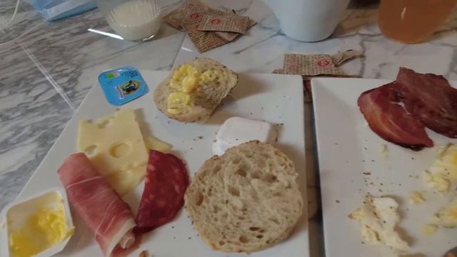 Lækker brunch og det VILDESTE kagebord på Marcello's i Sønderborg смотреть онлайн