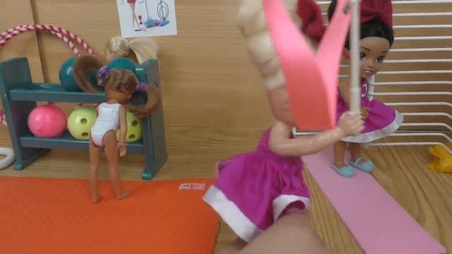 First Crush! Elsa has a HUGE CRUSH at School! смотреть онлайн