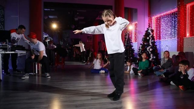 Чиркова Арина vs Цветкова Настя / card game battle pro new year 2023 смотреть онлайн